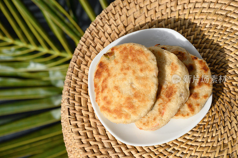 Amazing Sri Lankan three pol Ñoconut roti in white plate. Authentic recipe.